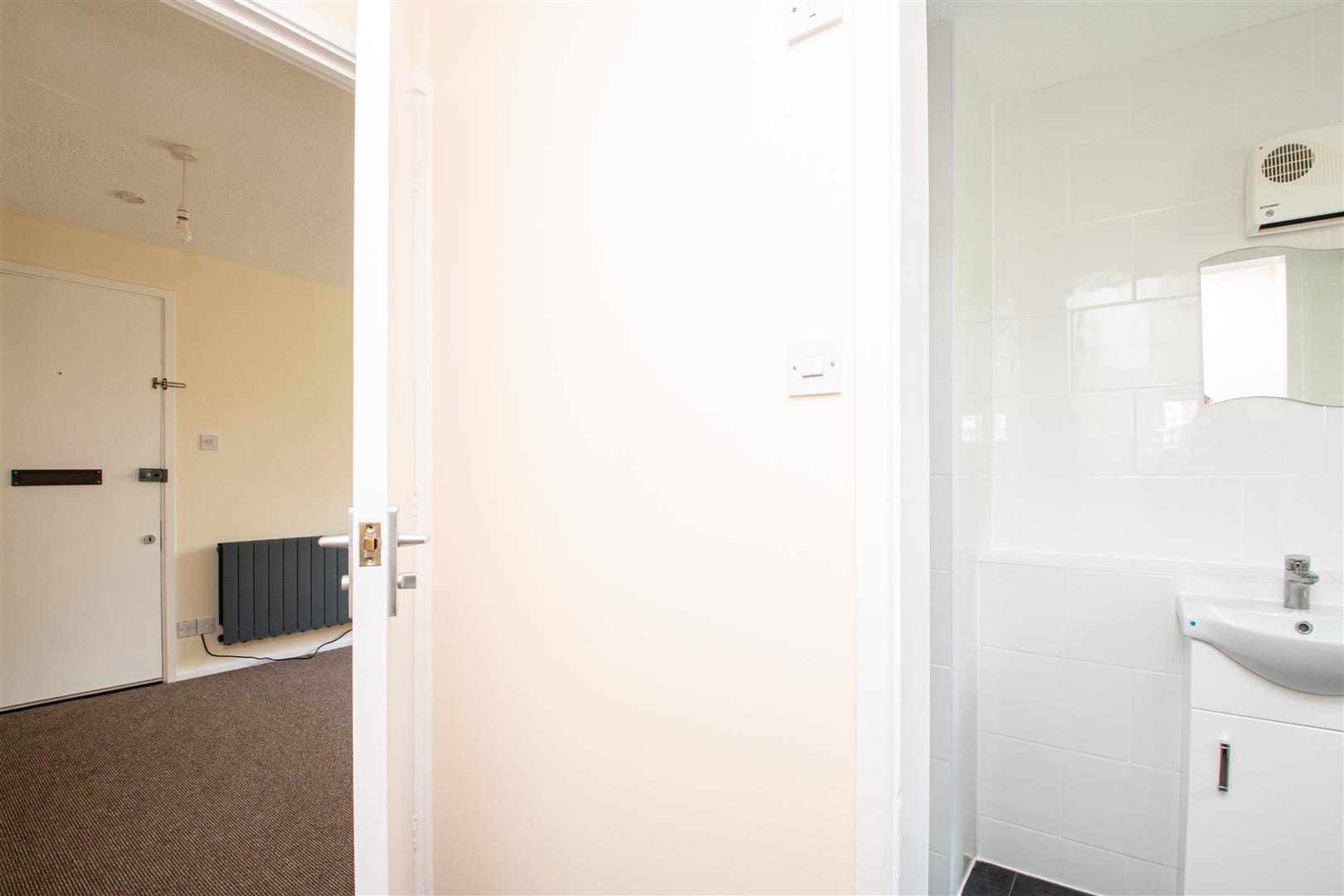 1 bed property in Forest Rise, Milton Keynes